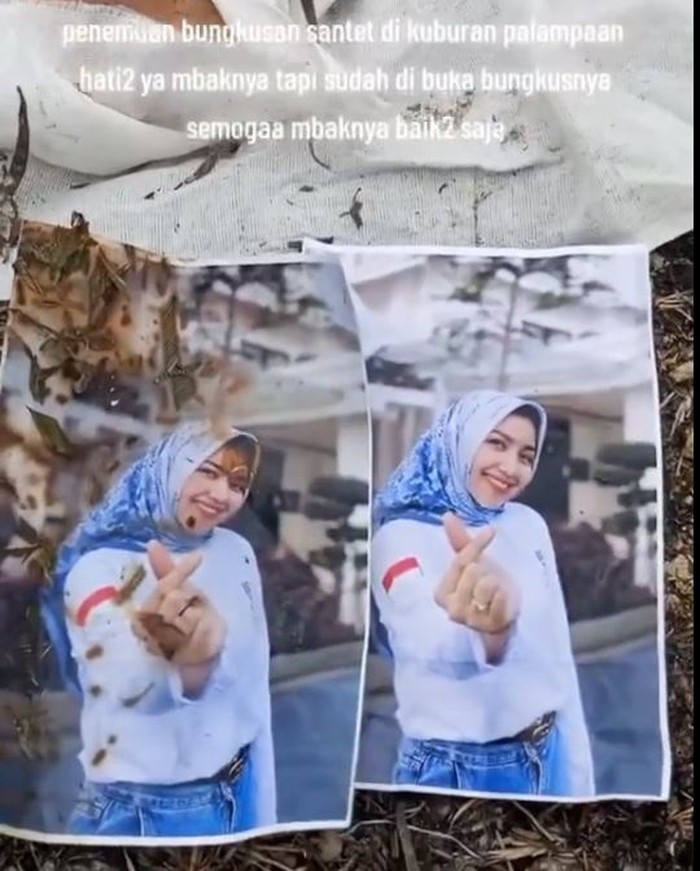 isi bungkusan mirip pocong, salah satunya foto Juliana Eva Wati (tangkapan layar)