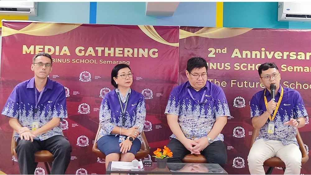 Jajaran pimpinan Binus School menjelaskan gebrakan inovasi terbaru Binus School Semarang ketika melakukan konferensi pers, di sekolahnya.