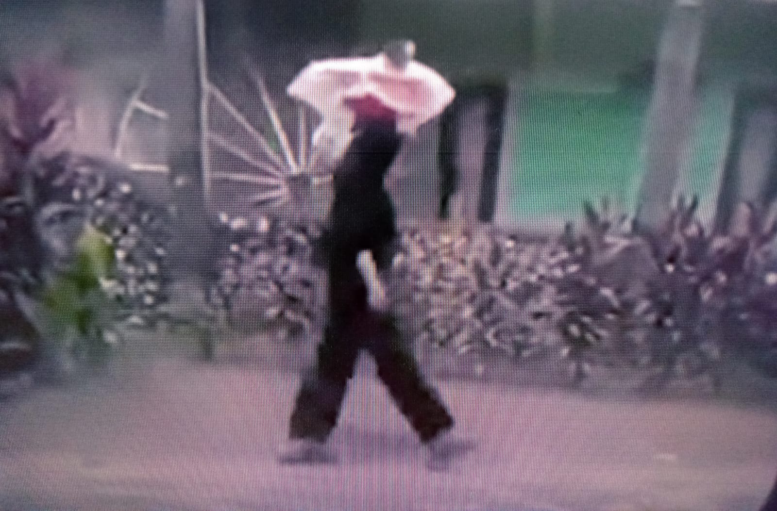 Nia, gadis penjual gorengan, tertangkap kamera warga sebelum ditemukan tewas (tangkapan layar)