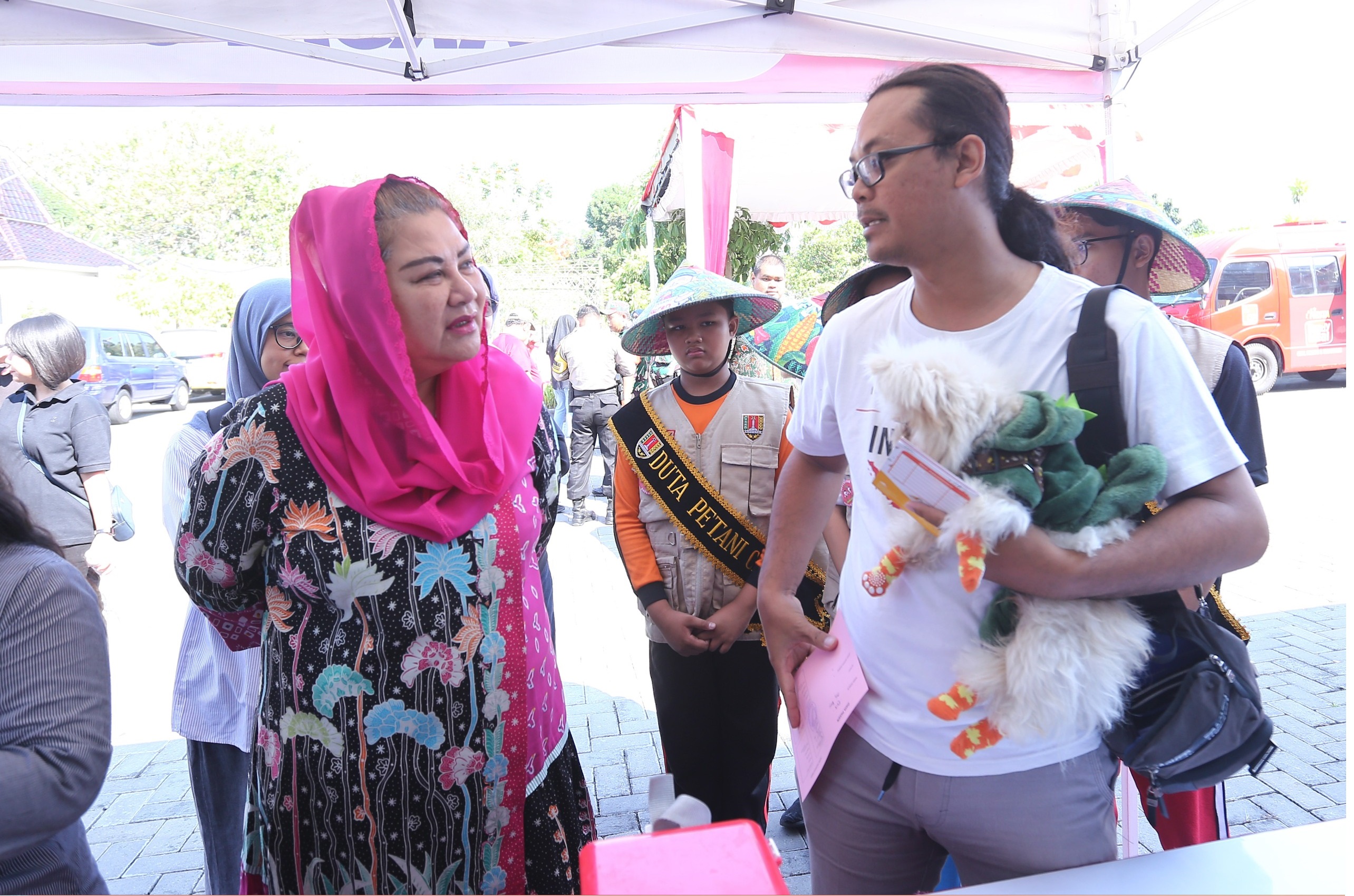 Pemkot Semarang menggelar vaksinasi dan sterilisasi gratis bagi kucing dan anjing, di halaman kantor Dinas Pertanian (Dispertan) Kota Semarang, Jumat (13/8).