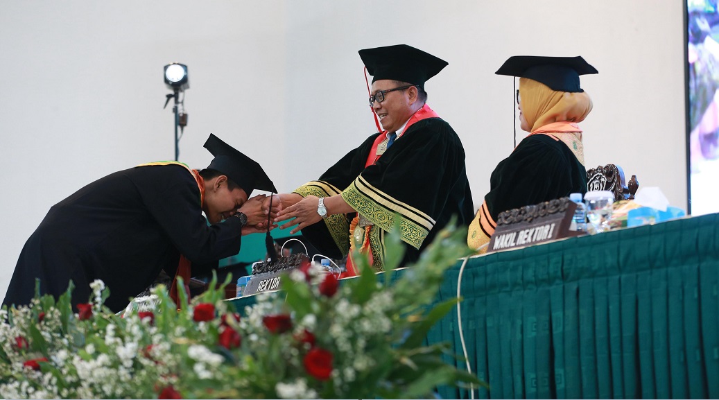 Prosesi Wisuda ke-90 Unissula di Auditorium Unissula, Sabtu (14/9).