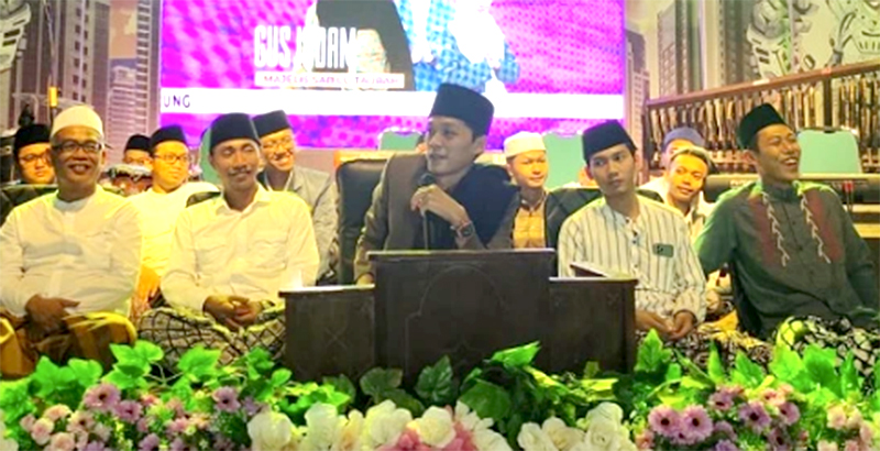 Gus Iqdam saat memberikan ceramah keagamaan.