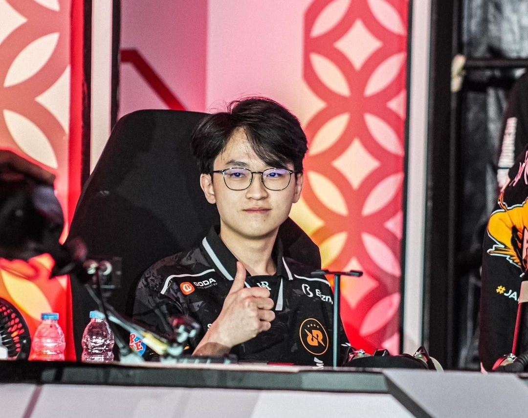 Sutsujin sebagai Jungler RRQ Hoshi yang sukses membawa timnya mengamankan tiket Playoff MPL ID S14