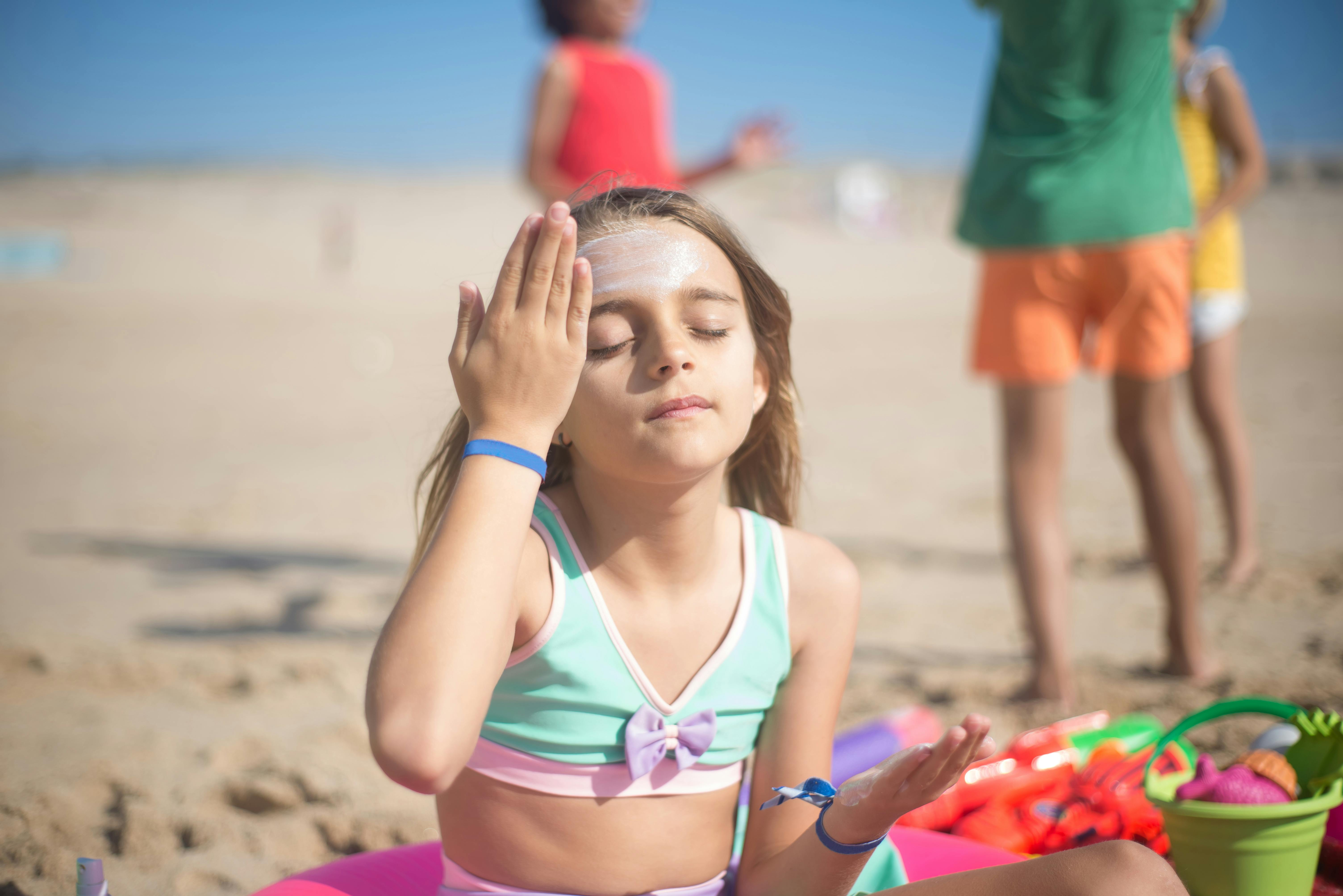 Ilustrasi pakai sunscreen