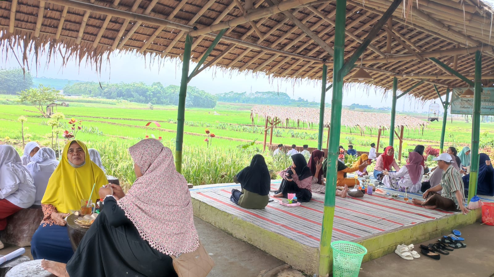 KULINER : Wisata Soto Sawah yang menjadi salah satu unggulan di RW 02 Kelurahan Tambangan.