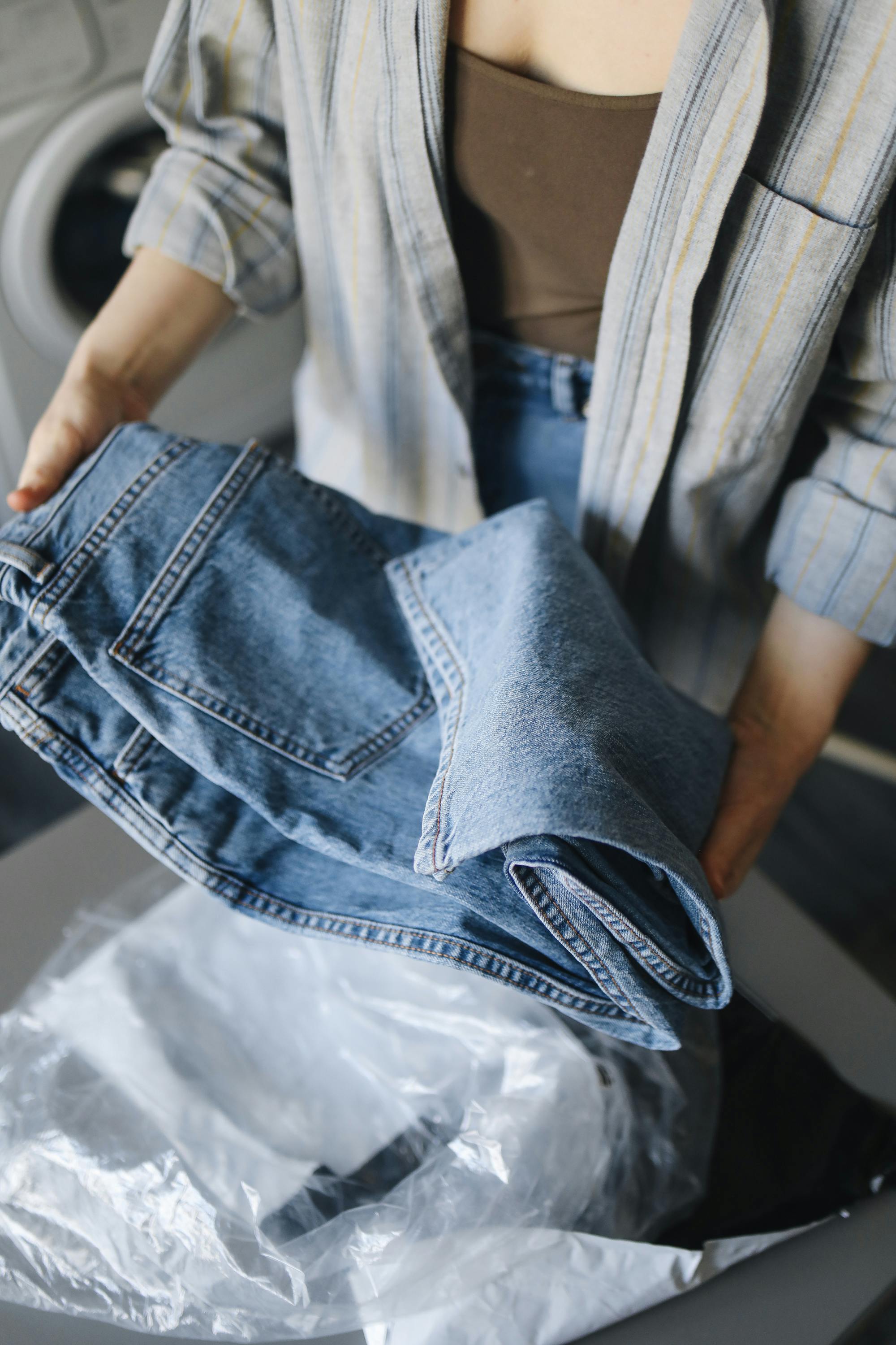Ilustrasi mencuci jeans