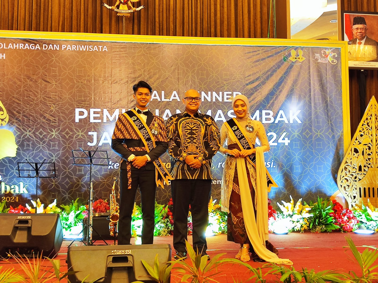 FOTO BERSAMA: Plh Kepala Disporapar Jawa Tengah berfoto bersama dengan perwakilan Mas Mbak Jawa Tengah.
