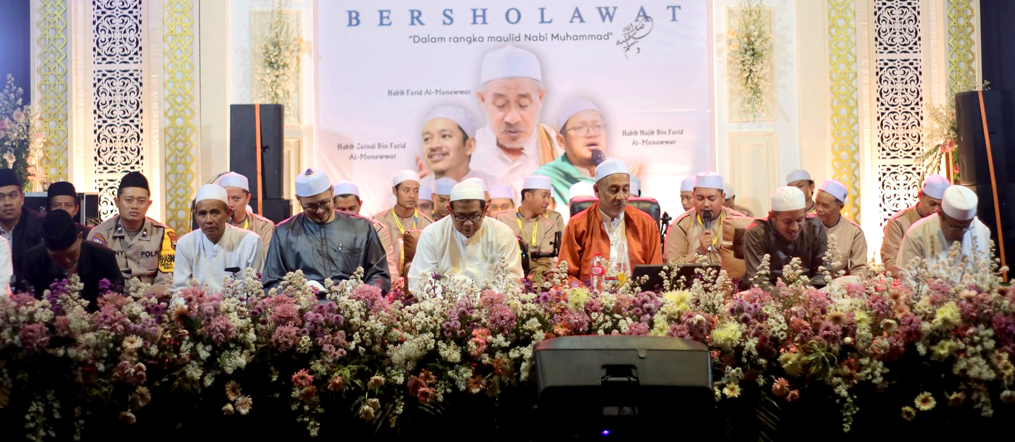 Safari Maulid Majelis Ta&rsquo;lim Ahlus Sunnah Wal Jama&rsquo;ah Al Muqorrobin