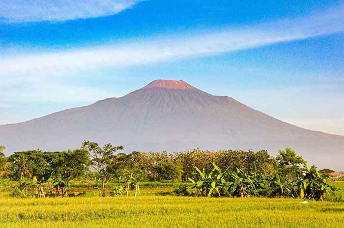 Gunung Slamet berstatus waspada atau level II.