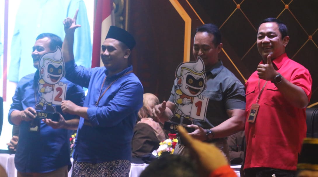 Komisi Pemilihan Umum (KPU) Provinsi Jawa Tengah melakukan pengundian nomor urut pasangan calon gubernur (cagub) dan calon wakil gubernur (cawagub) Jawa Tengah. NUR CHAMIM/JAWA POS RADAR SEMARANG