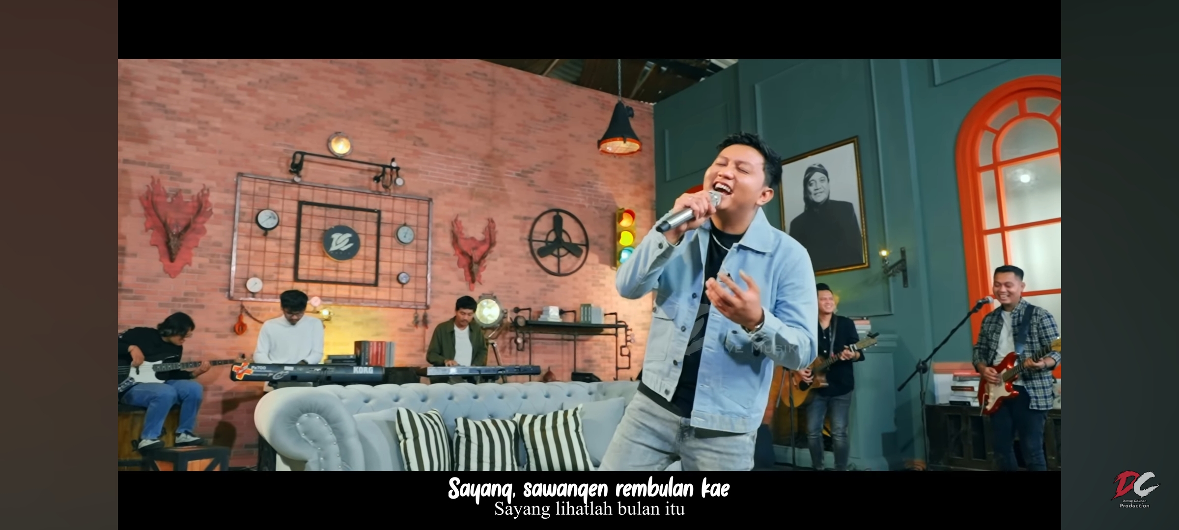 Cuplikan live musik lagu Sekti dari Denny Caknan