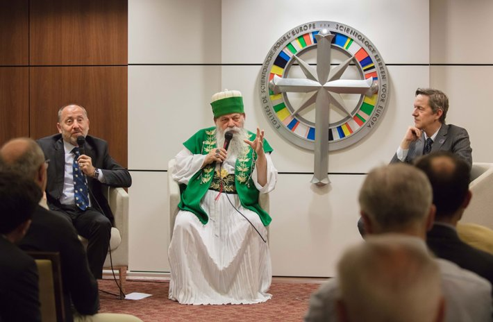 Komunitas Islam sufi Bektashi di Ibu Kota Tirana.