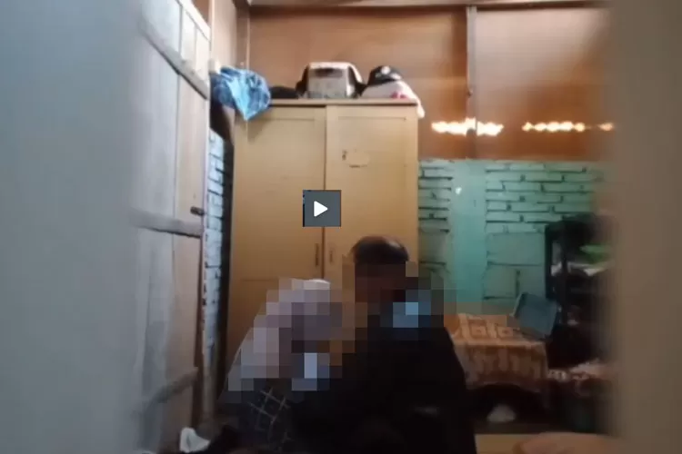 Video viral yang berdurasi sekitar 4,49 menit.