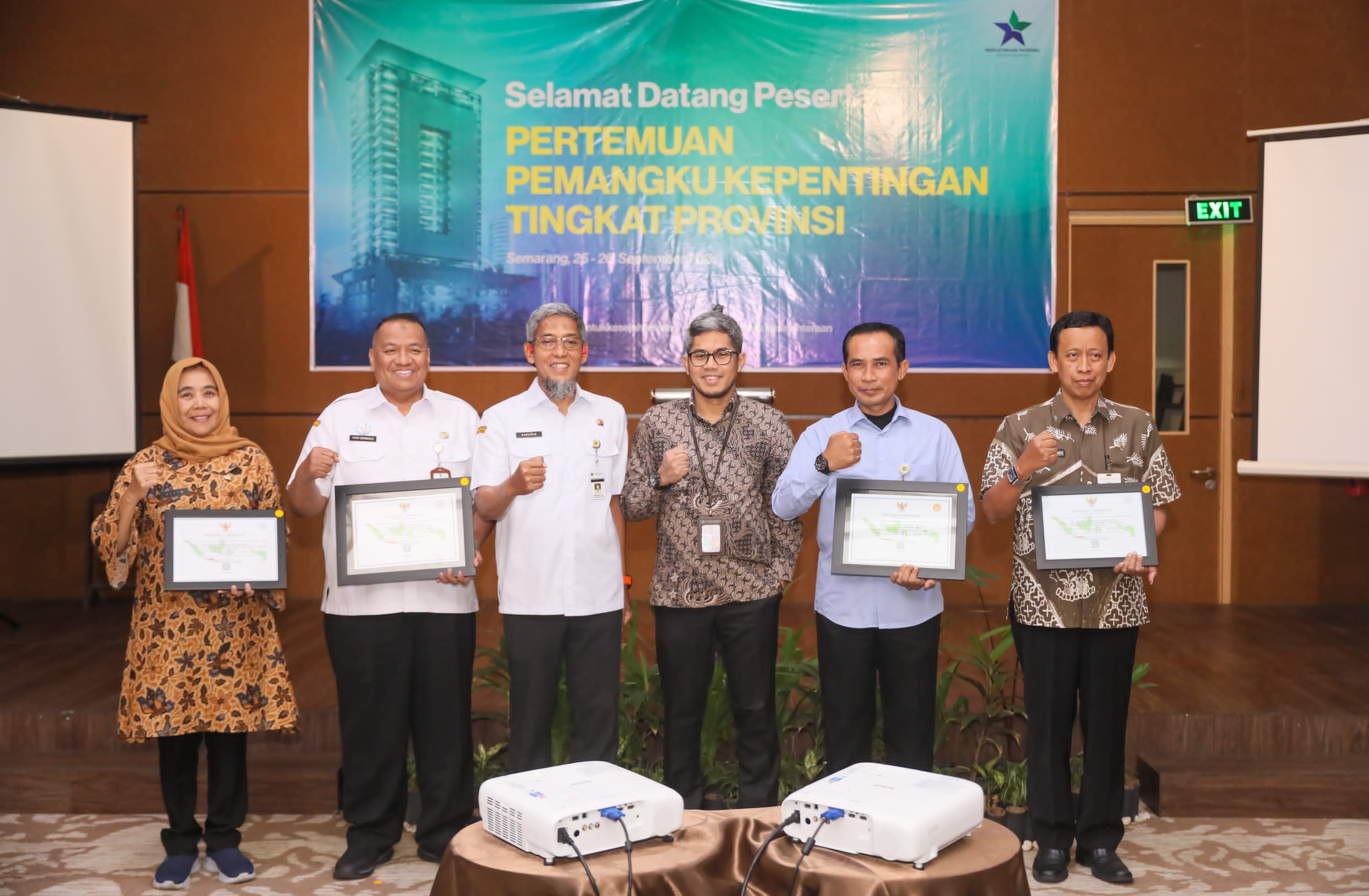 Pembukaan Pertemuan Pemangku Kepentingan Tingkat Provinsi terkait Program Transformasi Perpustakaan Berbasis Inklusi Sosial (TPBIS) di Hotel Grandhika Semarang.