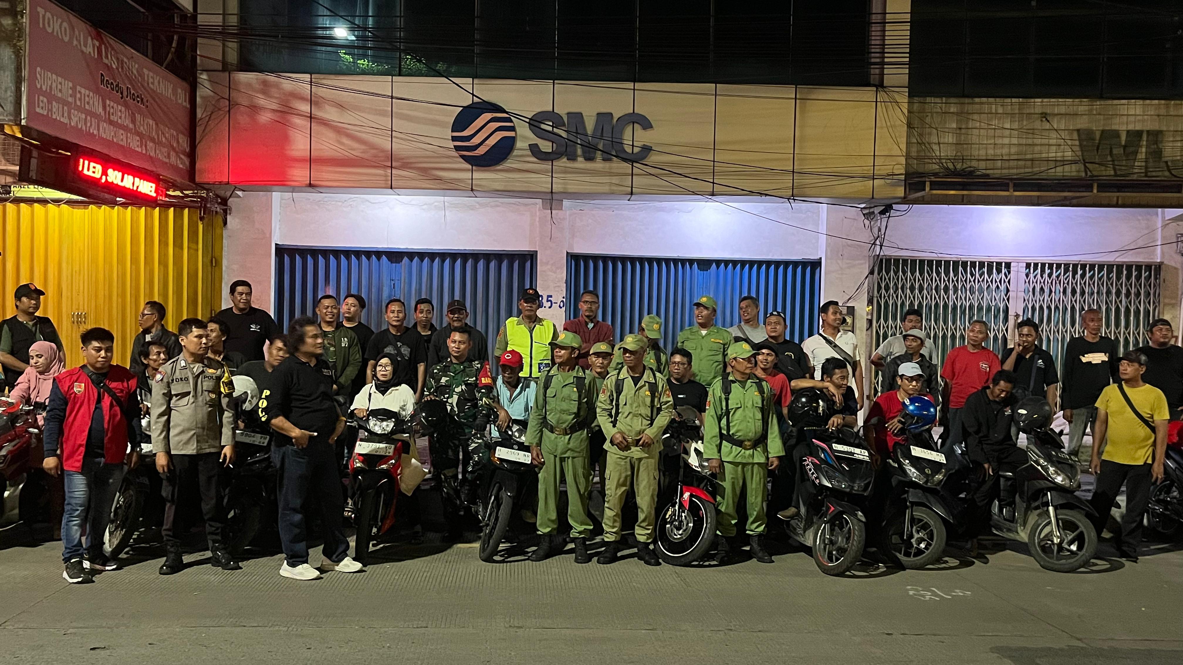 Ratusan orang di Purwodinatan, termasuk Lurah, Polisi RW, termasuk Linmas keluar bareng melakukan patroli Kamtibmas, Sabtu (28/9/2024).