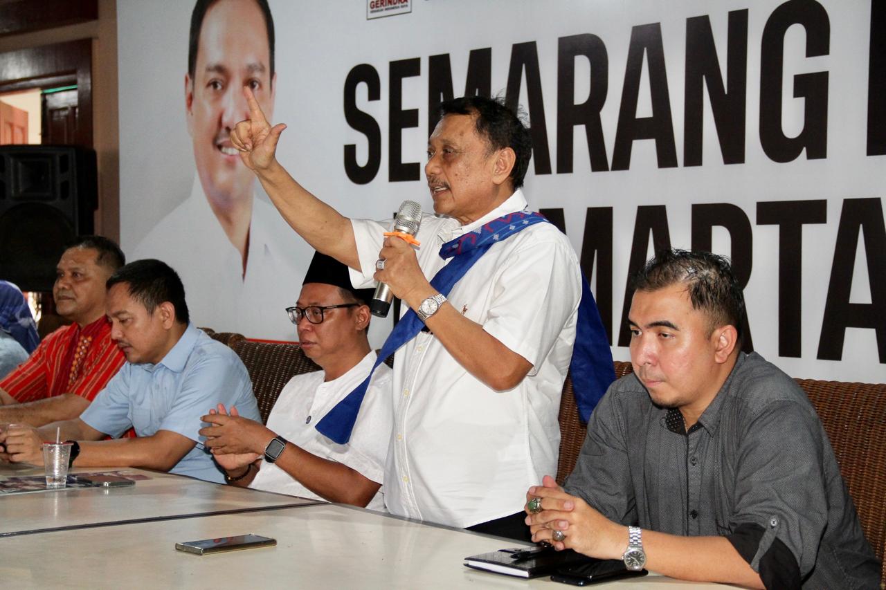 Sukawi Sutarip menjadi juru kampanye untuk putranya Yoyok Sukawi yang berpasangan dengan Joko Santoso (Joss)