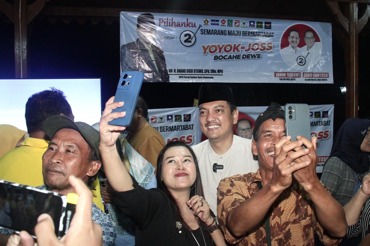 Calon Wali Kota Semarang, Yoyok Sukawi disambut meriah oleh ratusan kader Partai Golkar di Pendopo Jalan Jedung Raya, Nongkosawit, Gunungpati, Kota Semarang, Rabu (2/10/2024) malam.