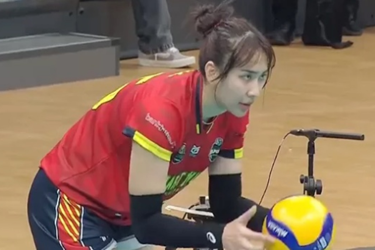 Yolla Yuliana bersiap melakukan servis saat pertandingan. (Vidio)