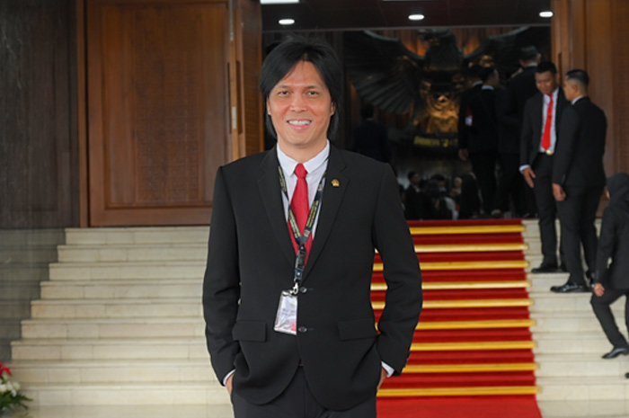 Once Mekel, salah satu dari sejumlah artis yang dilantik menjadi Anggota DPR RI periode 2024-2029.
