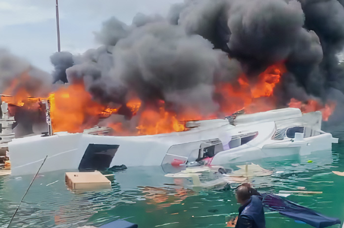 Insiden kebakaran kapal Speedboat di Pelabuhan Bobong, Taliabu.