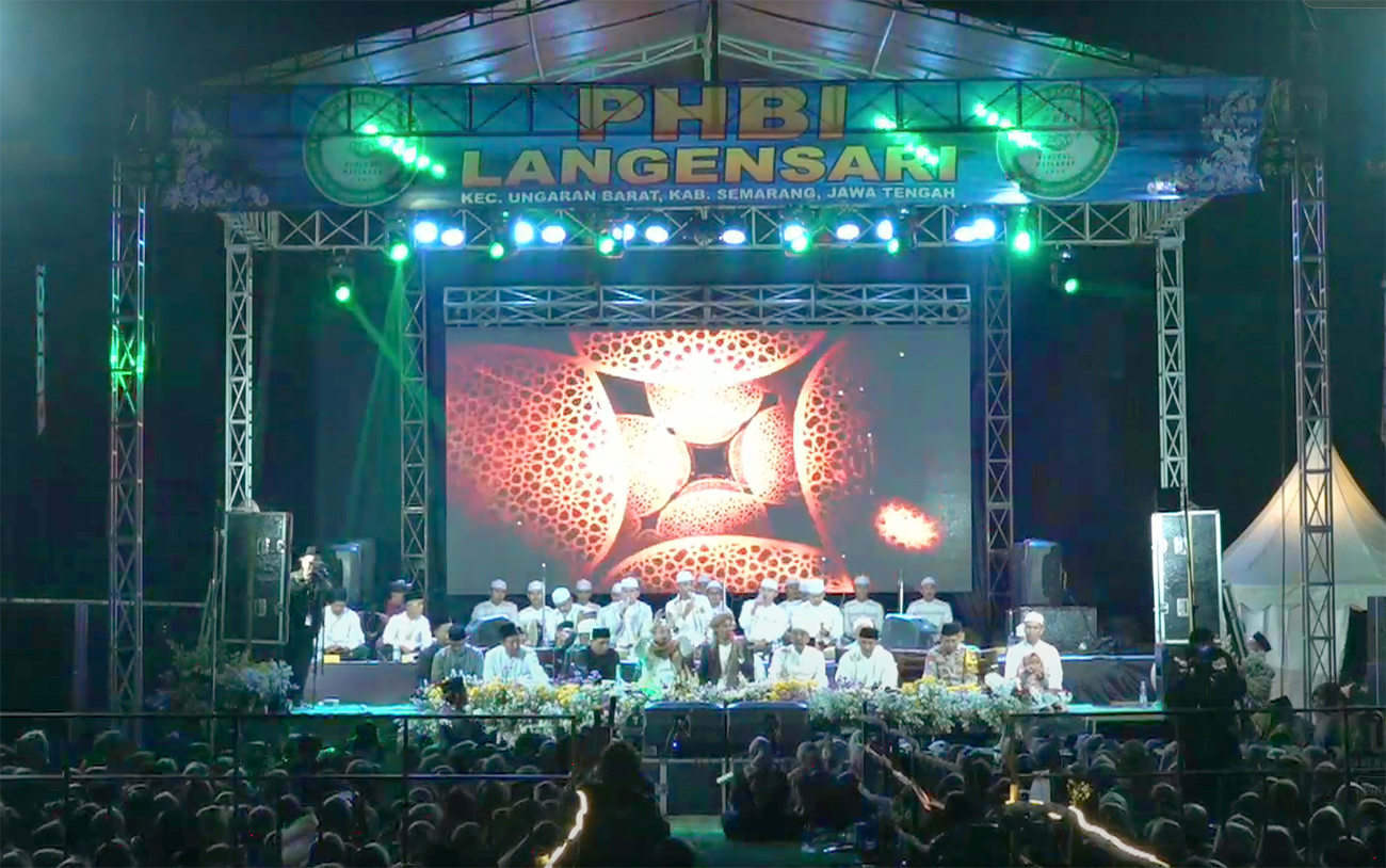 Ribuan Jama&rsquo;ah hadir di PHBI Langensari Bersholawat bersama Majelis Gandrung Nabi.
