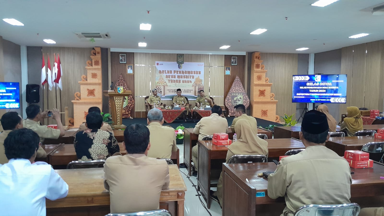 Kegiatan desa waskita yang digelar Inspektorat dihadiri Wabup KH Ali Makhsun, Inspektur Kurniawan Arifendi dan Kepala Dinpermades P2KB Pemkab Demak Taufik Rifai. (Wahibpribadi)