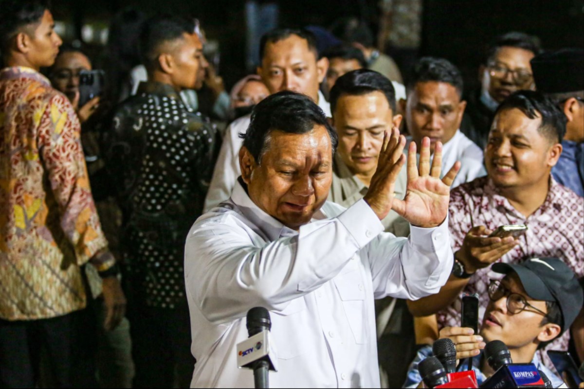 Prabowo memanggil sejumlah tokoh yang akan menjadi calon menteri dan calon wakil menteri/kepala lembaga negara untuk pemerintahan baru ke depan pada Selasa (15/10). (Miftahul Hayat/ Jawa Pos)