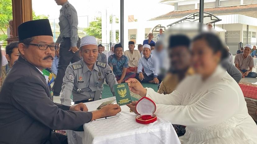 Napi asal Nigeria, ON saat mempersunting kekasihnya di Lapas Semarang, Selasa (15/10/2024)