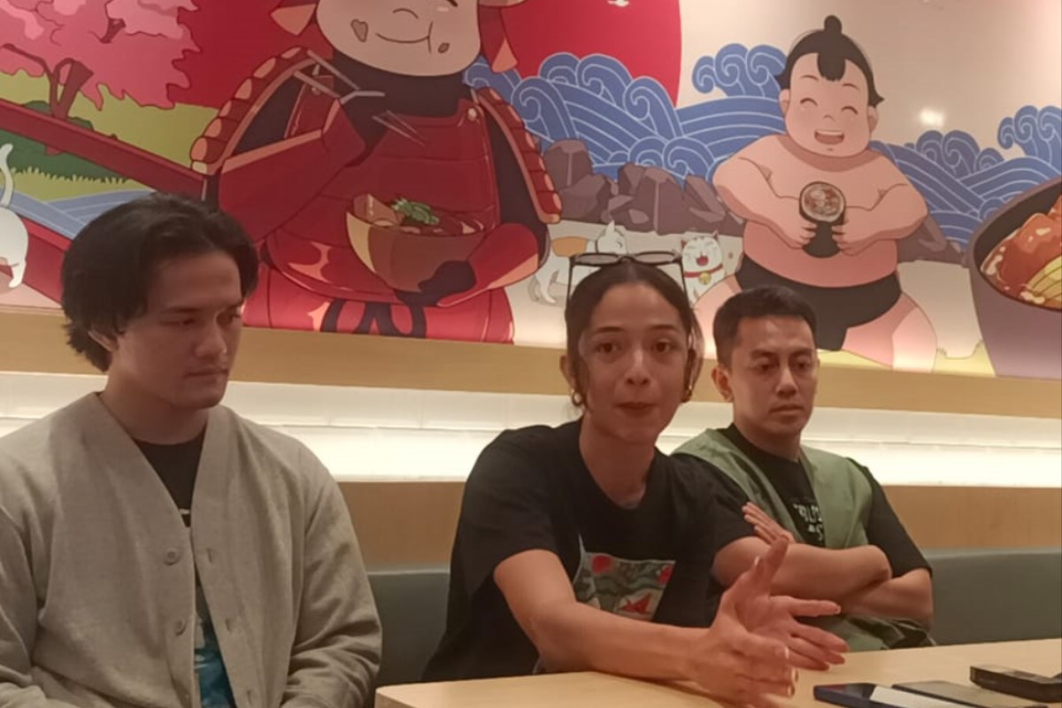 Bhisma Mulia, Putri Marino dan sang produser Muhammad Zaidy saat konferensi pers Film Tebusan Dosa di DP Mall Semarang, Selasa (15/10) malam.&nbsp;FIGUR RONGGO WASSALIM