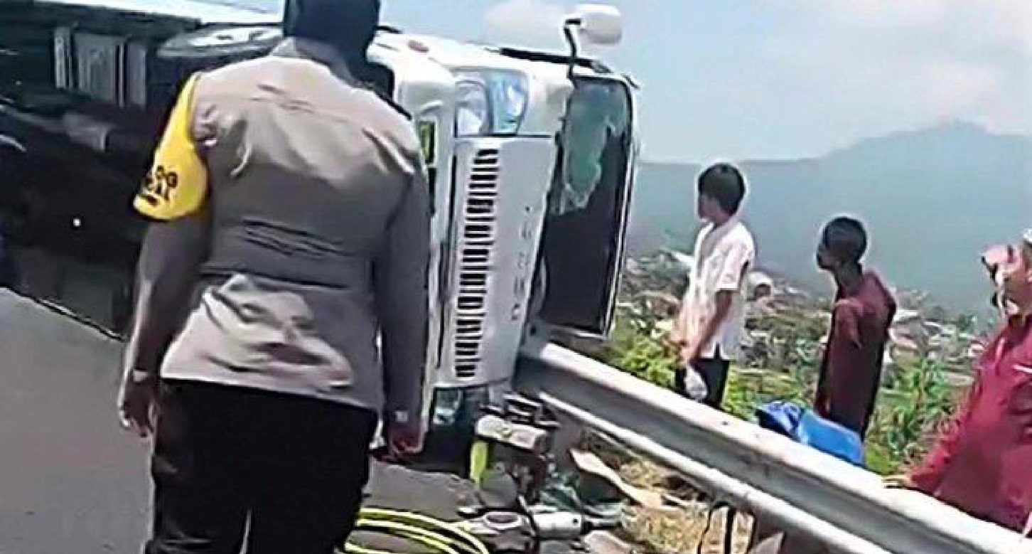 Potongan video yang memperlihatkan kecelakaan di Tol Bawen Semarang KM432.600.