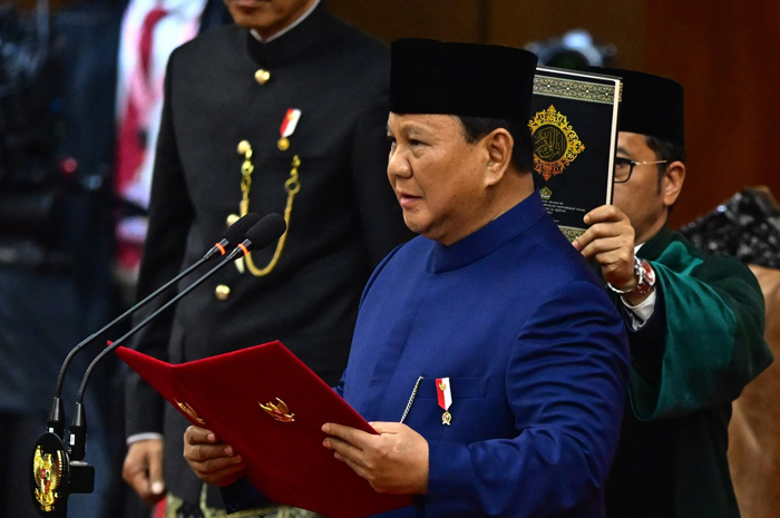 Pelantikan Prabowo Subianto sebagai Presiden Indonesia ke 8 saat mengucapkan sumpah jabatan.