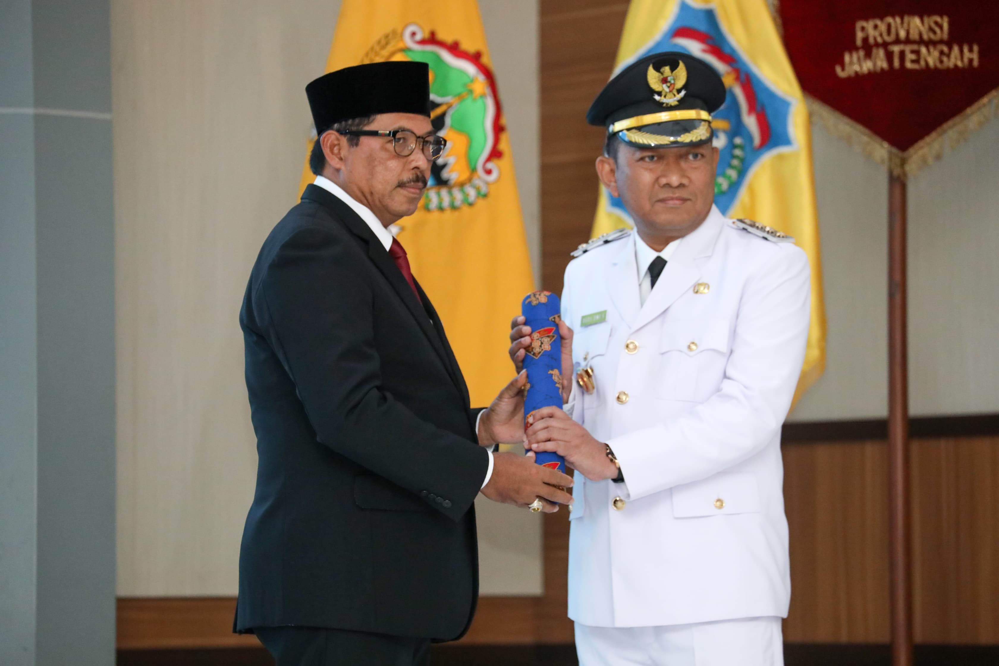 Pj Gubernur Jawa Tengah, Nana Sudjana melantik Agus Dwi Sulistyantono sebagai Pj Wali Kota Tegal di Wisma Perdamaian, Kota Semarang, Senin, 21 Oktober 2024.