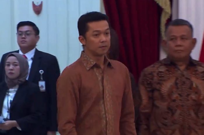 Taufik Hidayat saat dipanggil namanya dalam pelantikan Kabinet Merah Putih oleh Presiden Indonesia ke-8, Prabowo Subianto.