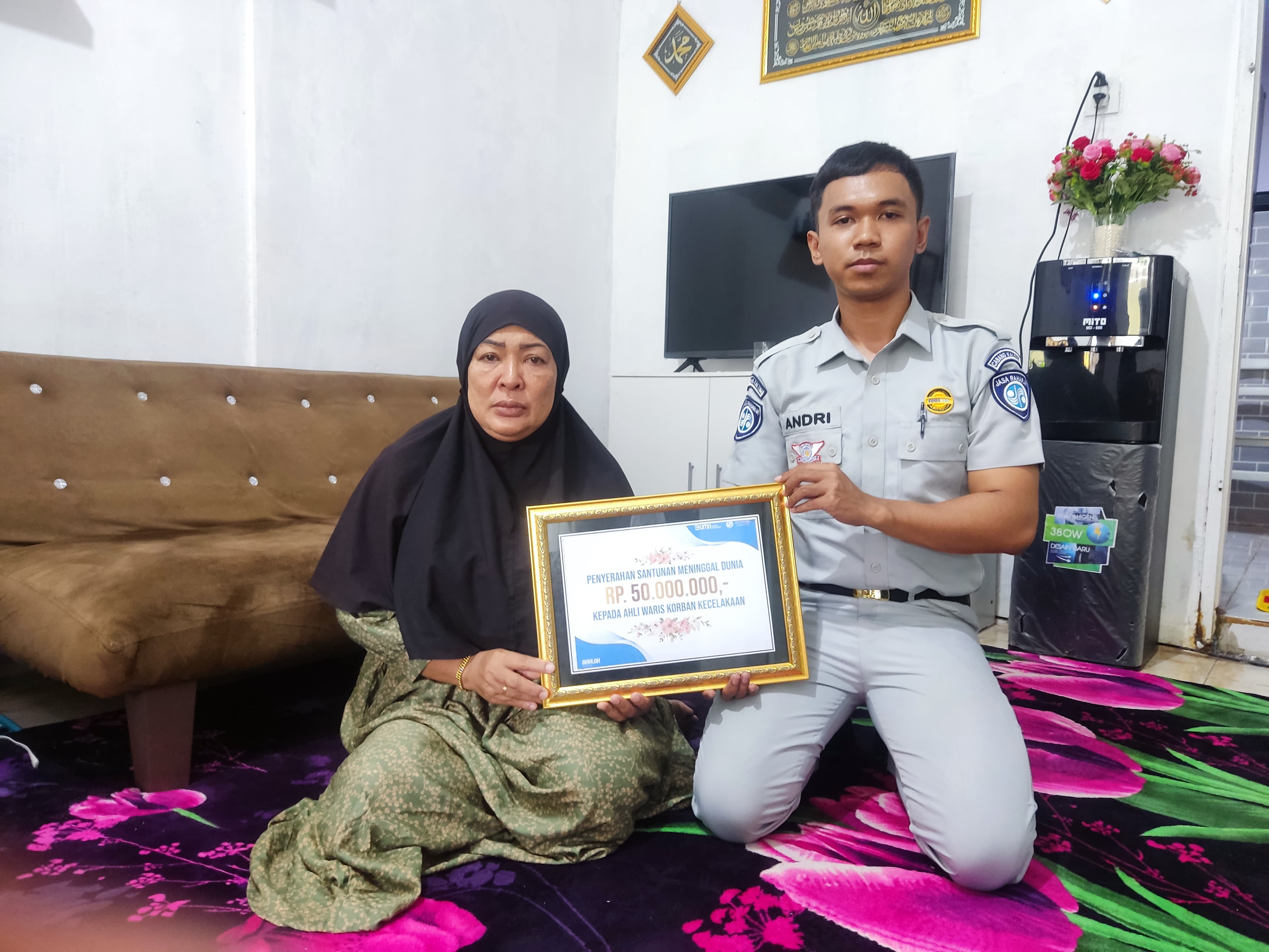Jasa Raharja telah menyerahkan santunan kepada seluruh korban kecelakaan pesawat perintis milik PT SAM Air yang mengalami kecelakaan di sekitar Bandara Panua, Pohuwato, Gorontalo pada 20 Oktober 2024.