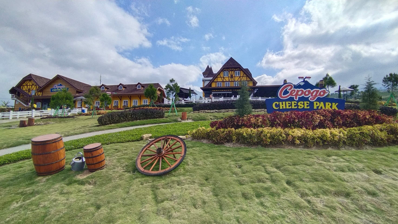 Cepogo Cheese Park merupakan wisata keluarga di Boyolali yang sekarang sedang hits. Tempat wisata Boyolali ini merupakan bagian dari Cimory Group.