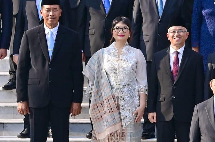 Stella Christie (tengah) saat pelantikan Wamen Kabinet Merah Putih di Istana Negara, Jakarta.