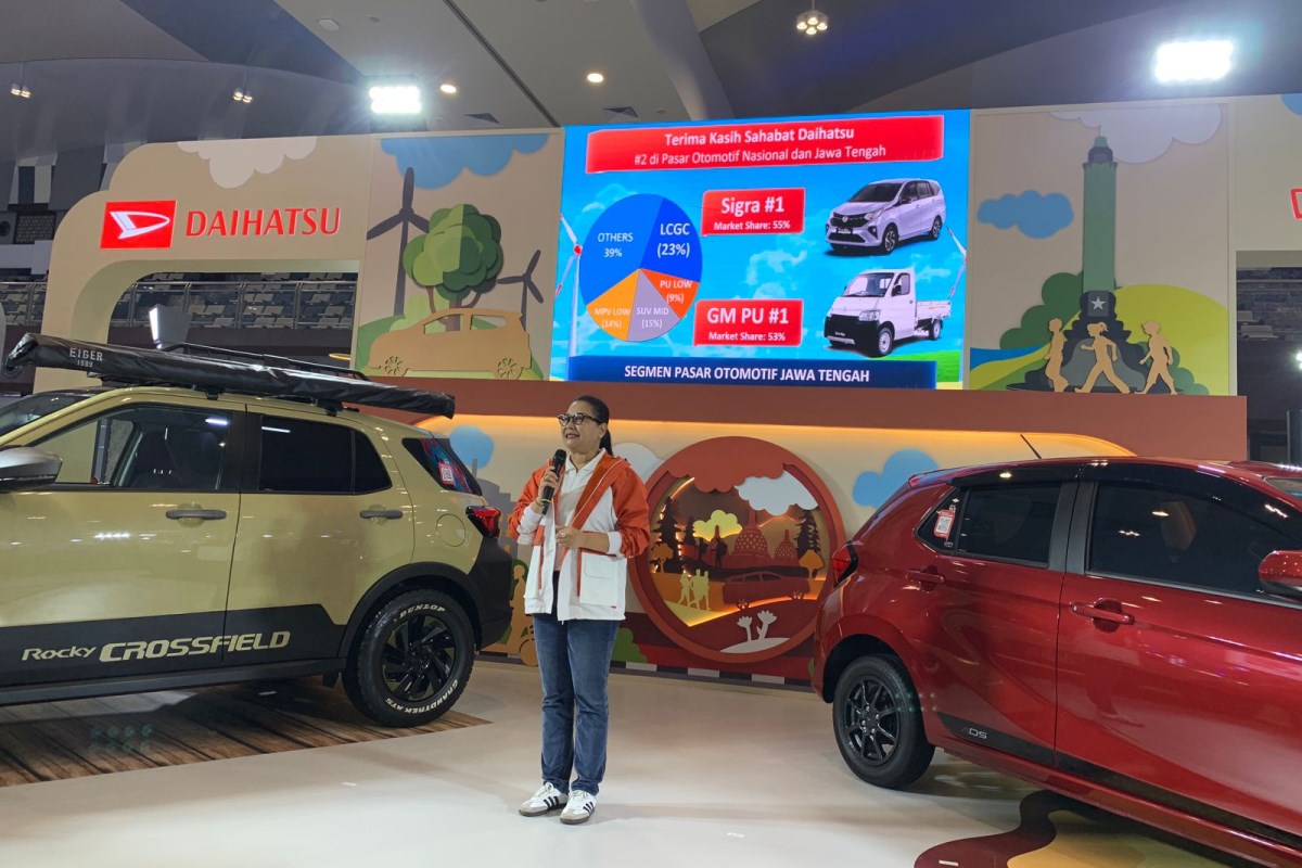 Daihatsu ikut memamerkan produk unggulannya di GIIAS Semarang 2024.&nbsp;DEVI KHOFIFATUR RIZQI/ JAWA POS RADAR SEMARANG