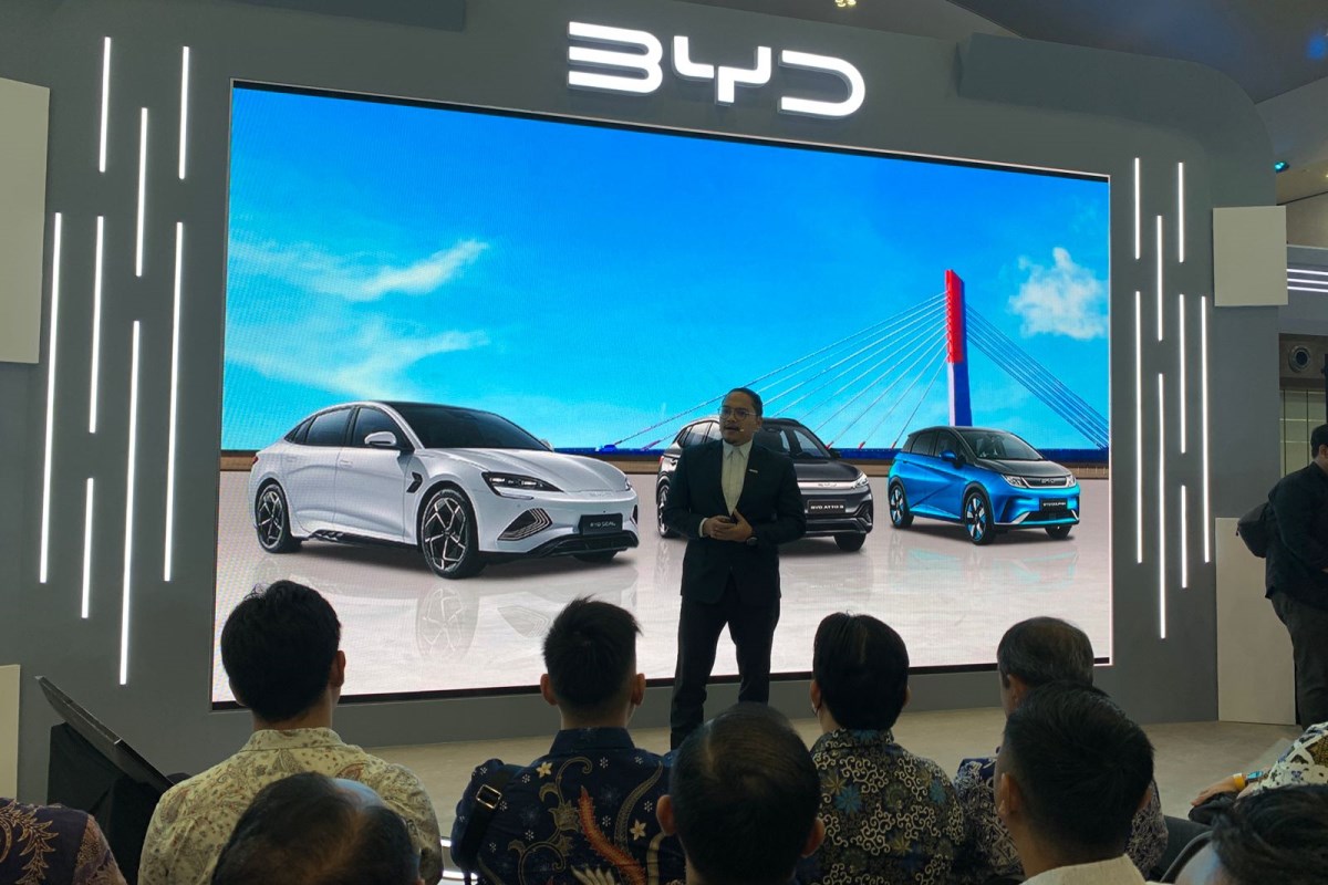 BYD tampilkan produk unggulannya dalam pameran otomotif GIIAS Semarang di Muladi Dome, Undip, sejak 23-27 Oktober 2024.&nbsp;DEVI KHOFIFATUR RIZQI/ JAWA POS RADAR SEMARANG