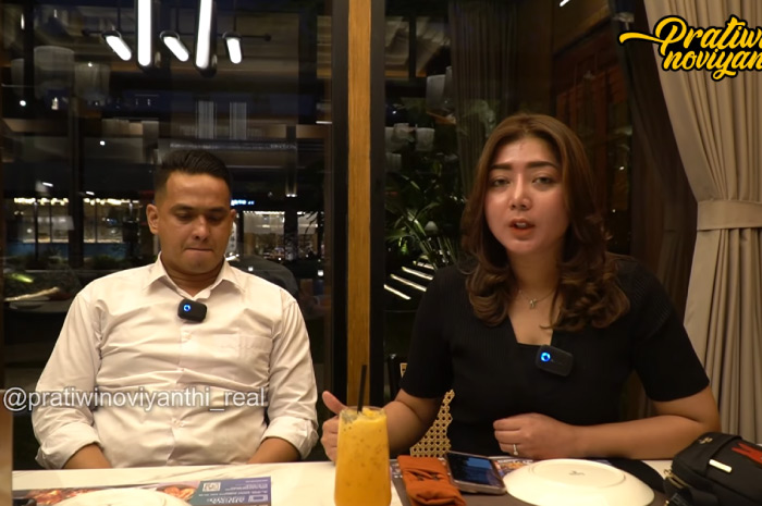 Pratiwi Noviyanthi (Teh Novi) bersama kuasa hukum Garry Julian saat berikan klarifikasi polemik uang donasi Agus Salim.