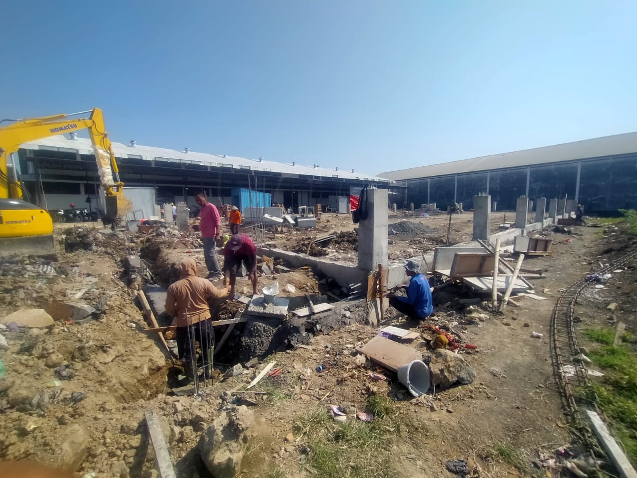Proses pembangunan Pasar Zebor yang akan menampung pedagang sayuran. (Wahibpribadi)