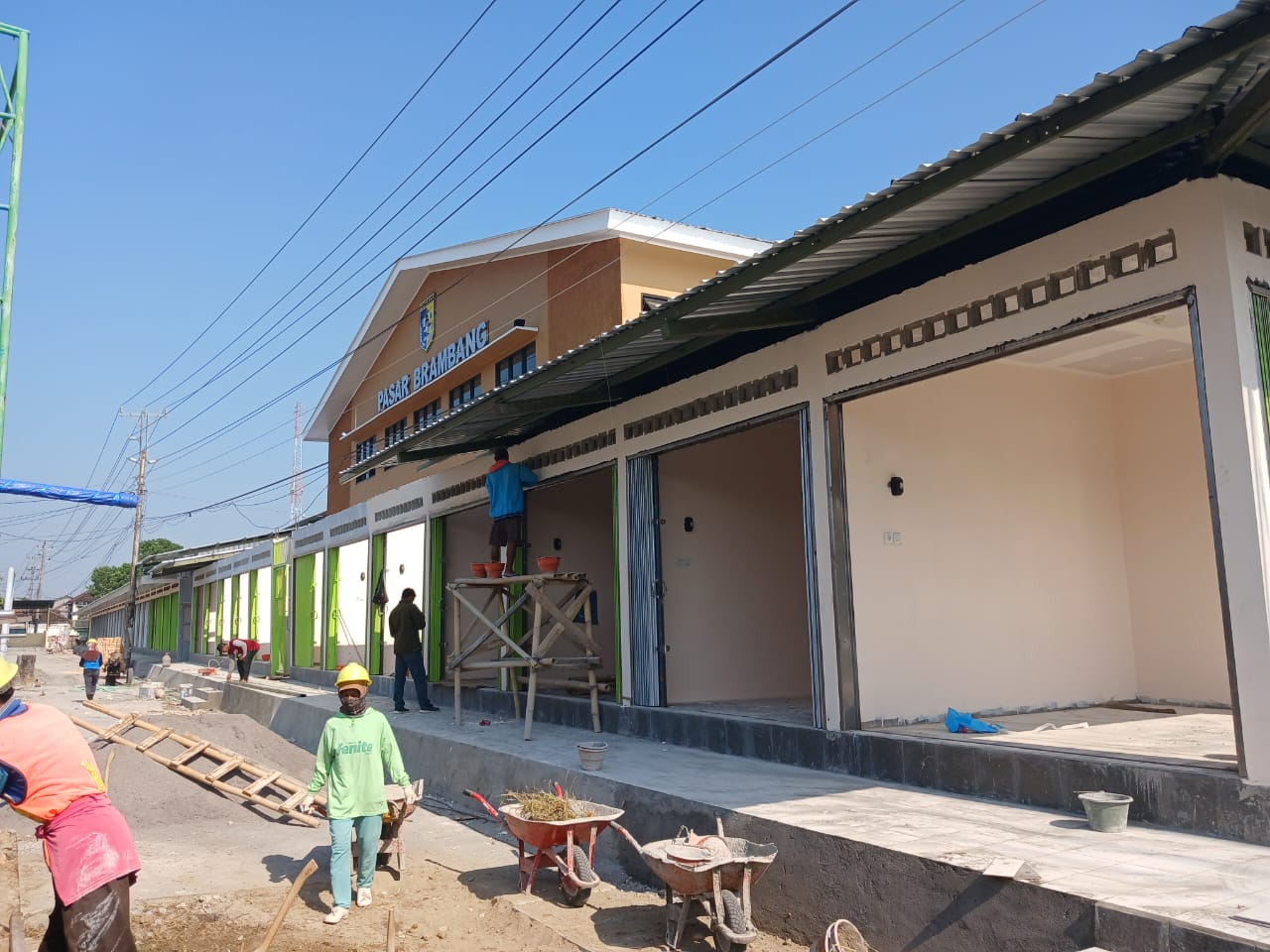 Pembangunan Pasar Brambang Karangawen dalam proses penyelesaian. (Wahibpribadi)