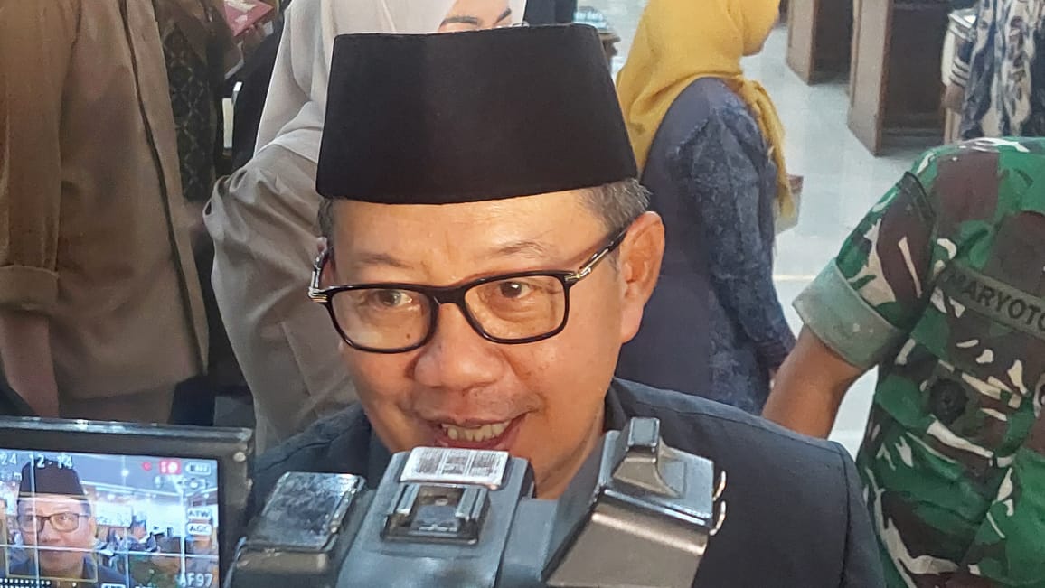 Plt Bupati Demak KH Ali Makhsun mengapresiasi kreatifitas masyarakat pelaku UMKM yang teruji dengan banyaknya produk lokal yang dikembangkan. (wahibpribadi)