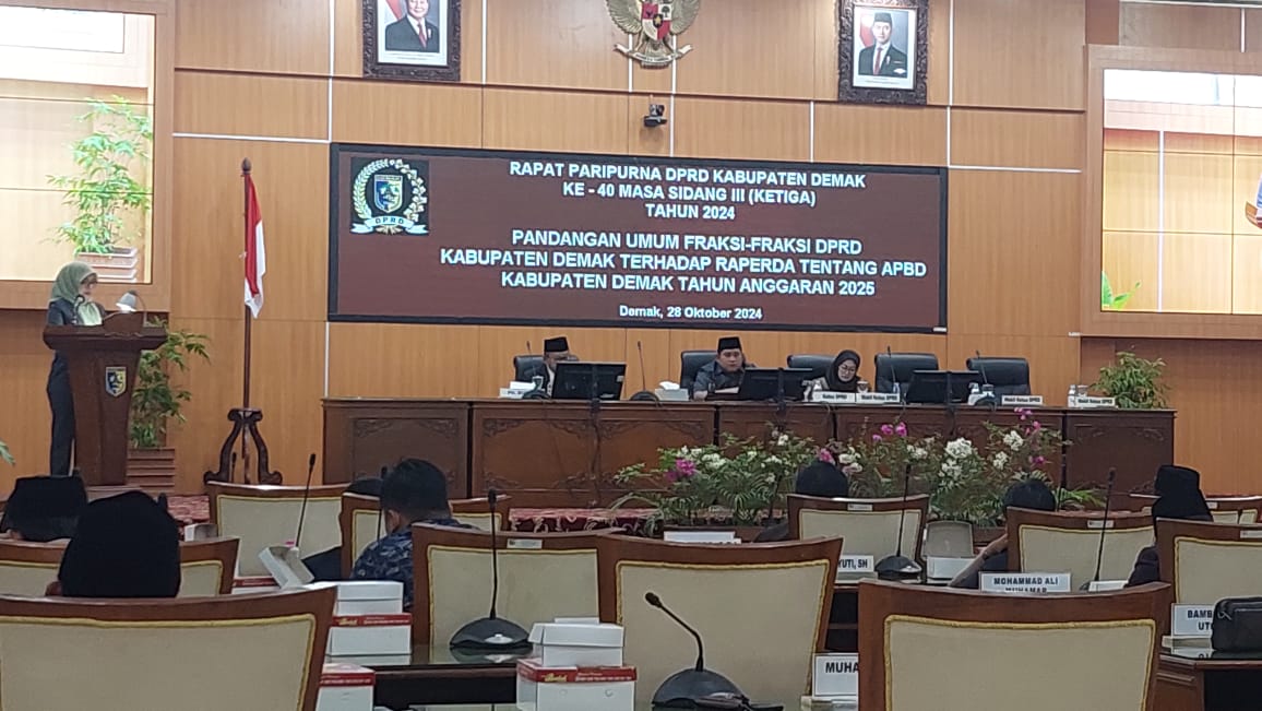 Pandangan fraksi dalam rapat paripurna DPRD Demak mendorong anggaran 2025 bisa mendukung pengembangan UMKM. (wahibpribadi)