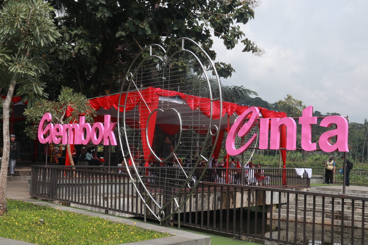 Gembok Cinta yang ada di Bukit Cinta Ambarawa