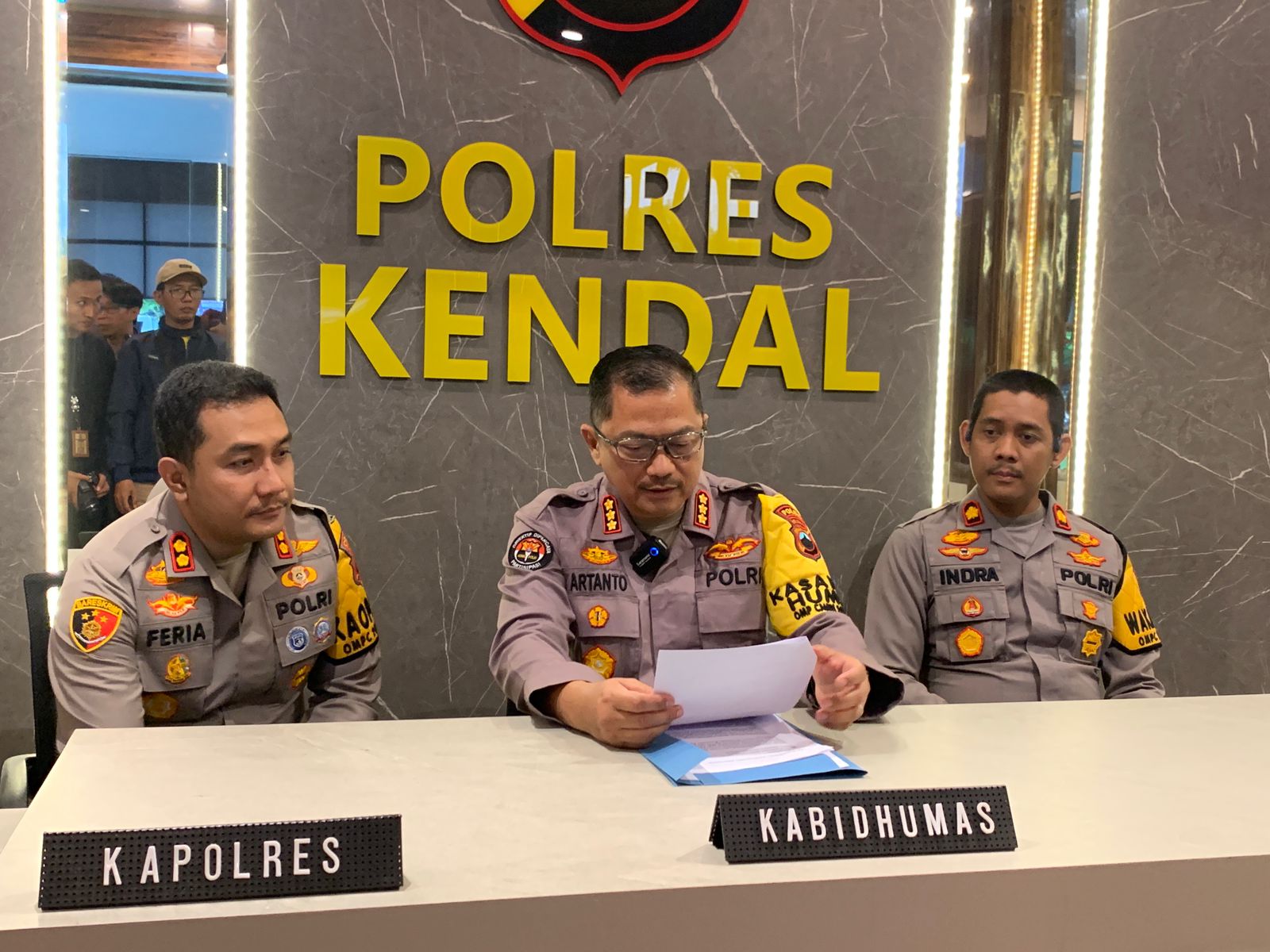 Kabid Humas Polda Jawa Tengah, Kombes Pol. Artanto, saat konferensi pers di Mapolres Kendal terkait kebakaran MasterKidz Indonesia, Jumat (1/11) petang. DEVI KHOFIFATUR RIZQI/ JAWA POS RADAR SEMARANG