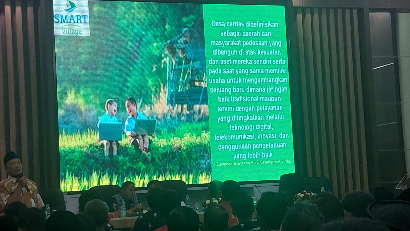 Sosialisasi smart government terkait desa cerdas kepada para aparatir pemerintahan desa. (Wahibpribadi)