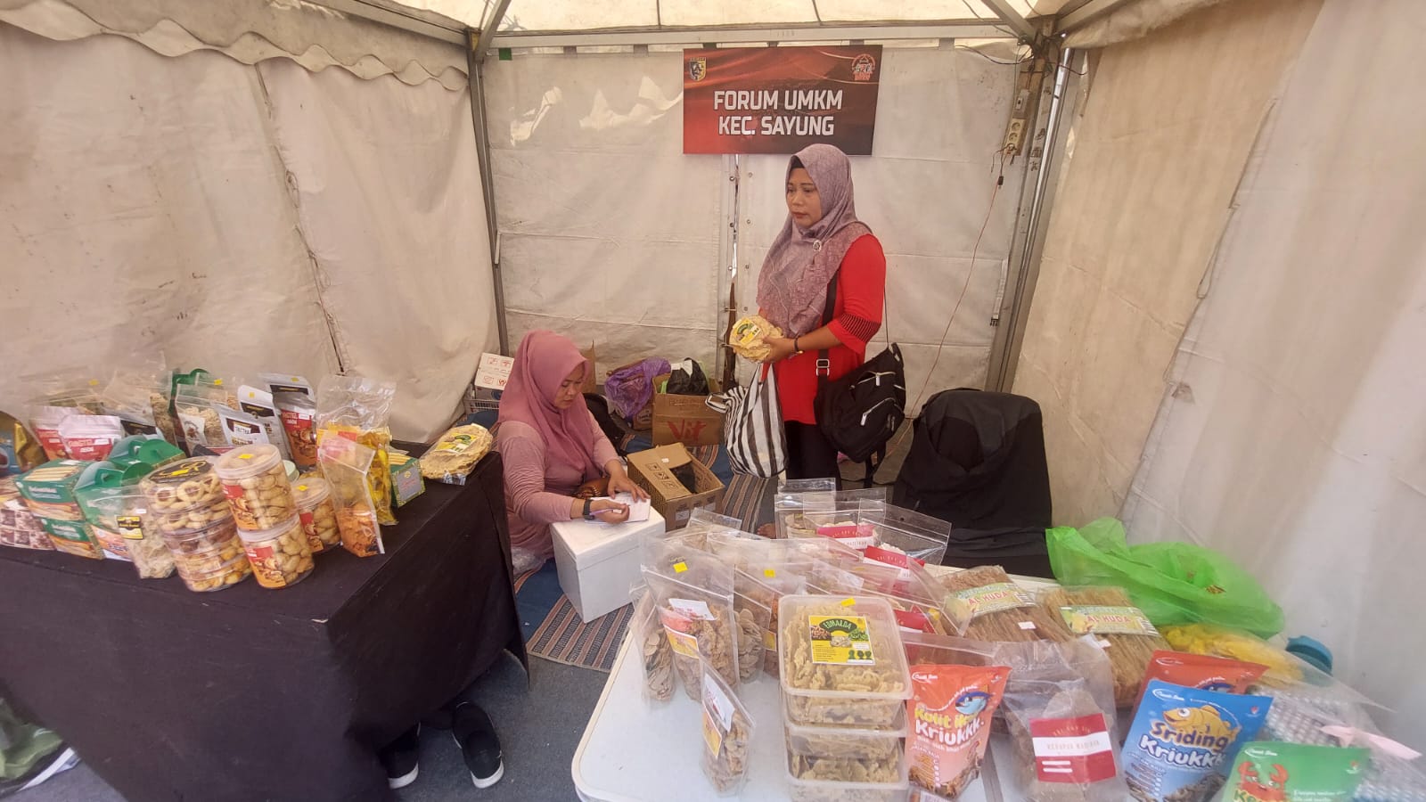 Stan Forum UMKM Kecamatan Sayung memamerkan produk UMKM di wilayah pesisir tersebut dalam Demak Expo. (wahibpribadi)