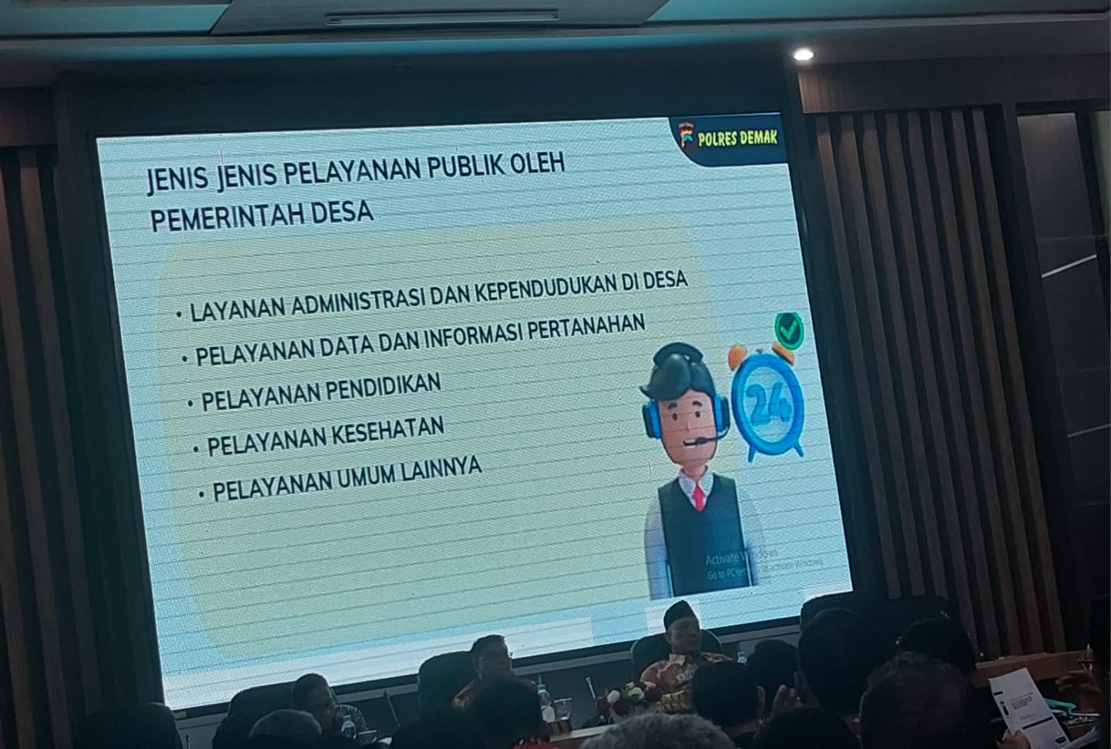 Paparan Kasatreskrim AKP Winardi dalam acara desa cerdas yang digelar Dinpermades P2KB. (Wahibpribadi)