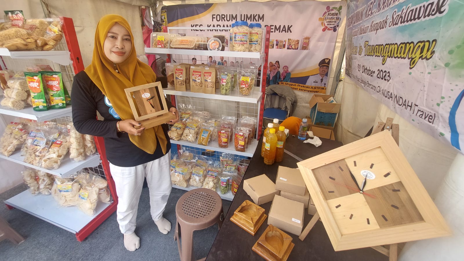 Stan Forum UMKM Kecamatan Karanganyar menyajikan banyak produk usaha kecil dalam Demak Expo. (wahibpribadi)
