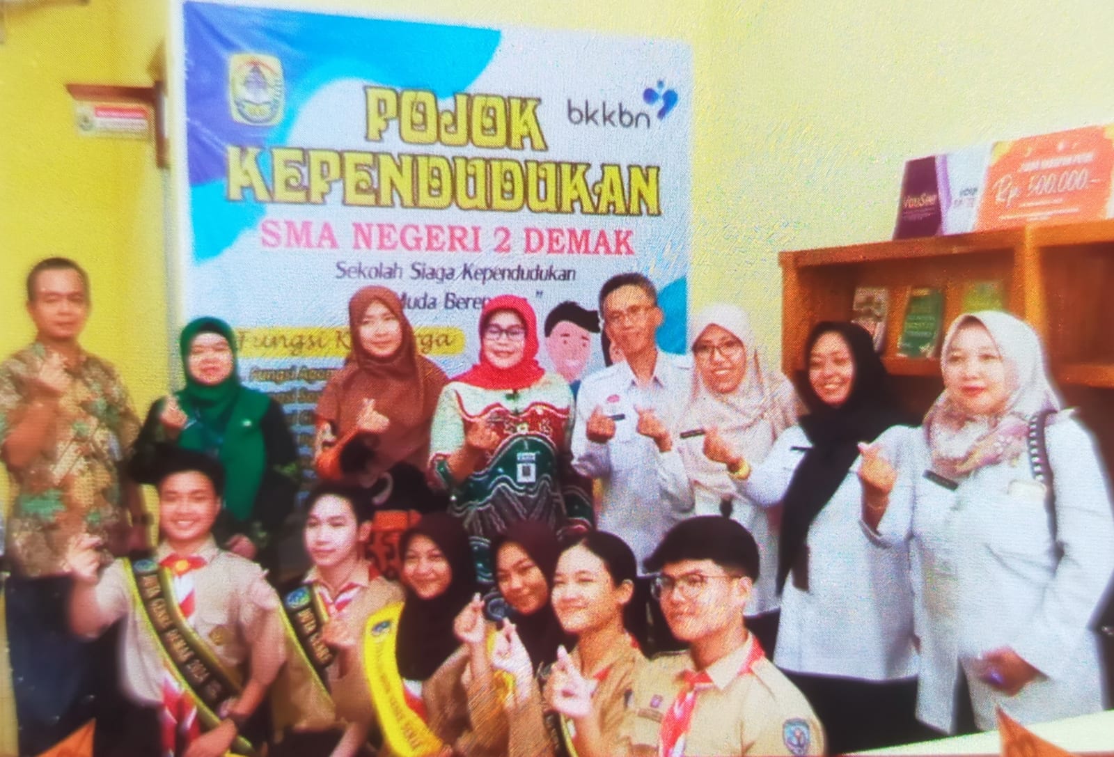 Dinpermades P2KB bersama Duta Genre Monitoring sekolah siaga kependudukan di SMAN 2 Demak. (Wahibpribadi)